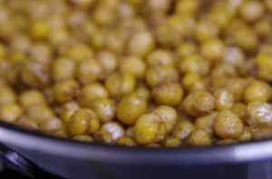 A volume of chickpeas in a plate